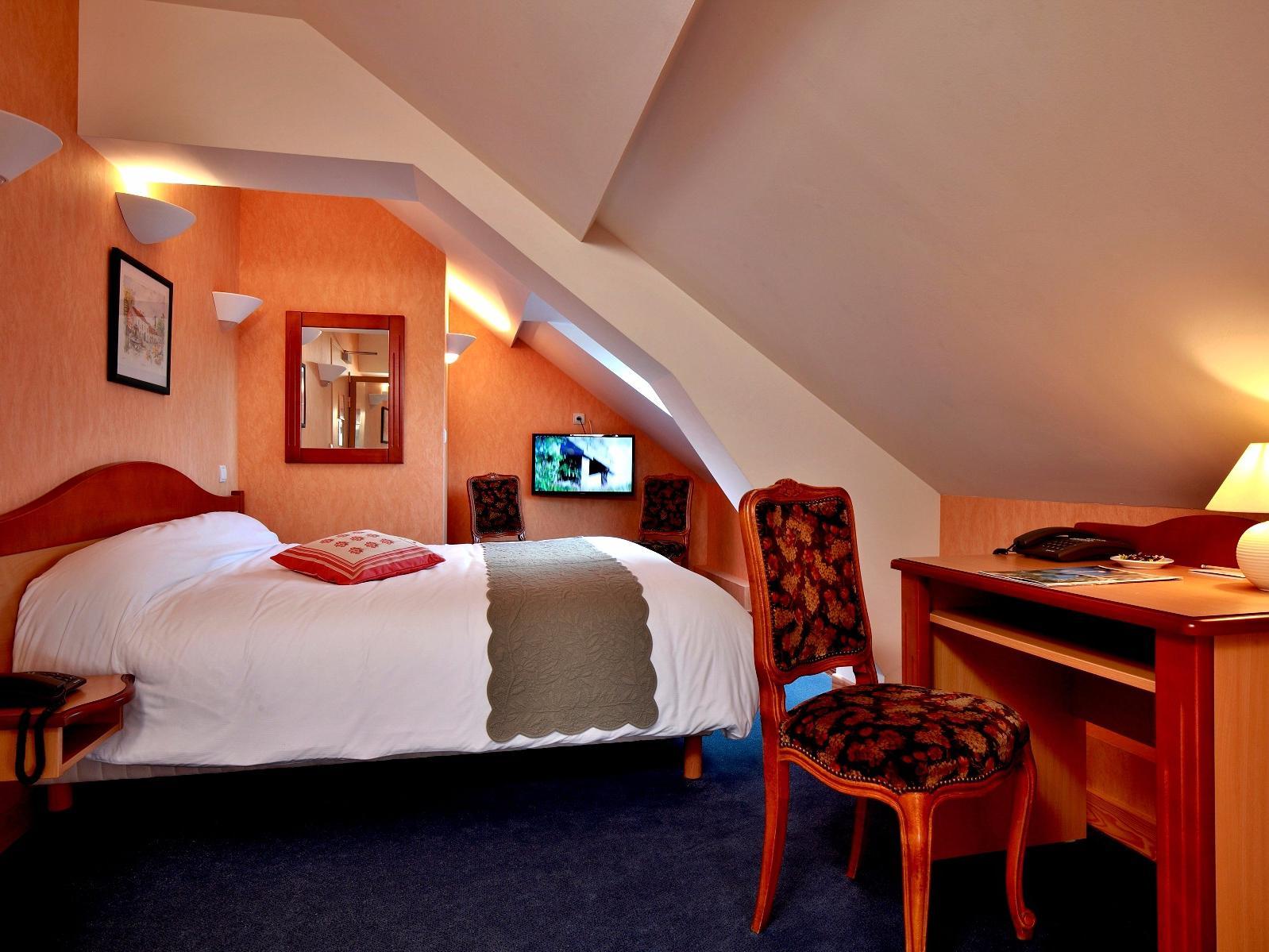 Logis Hotel & Restaurant Des Lacs Celles-sur-Plaine Екстериор снимка