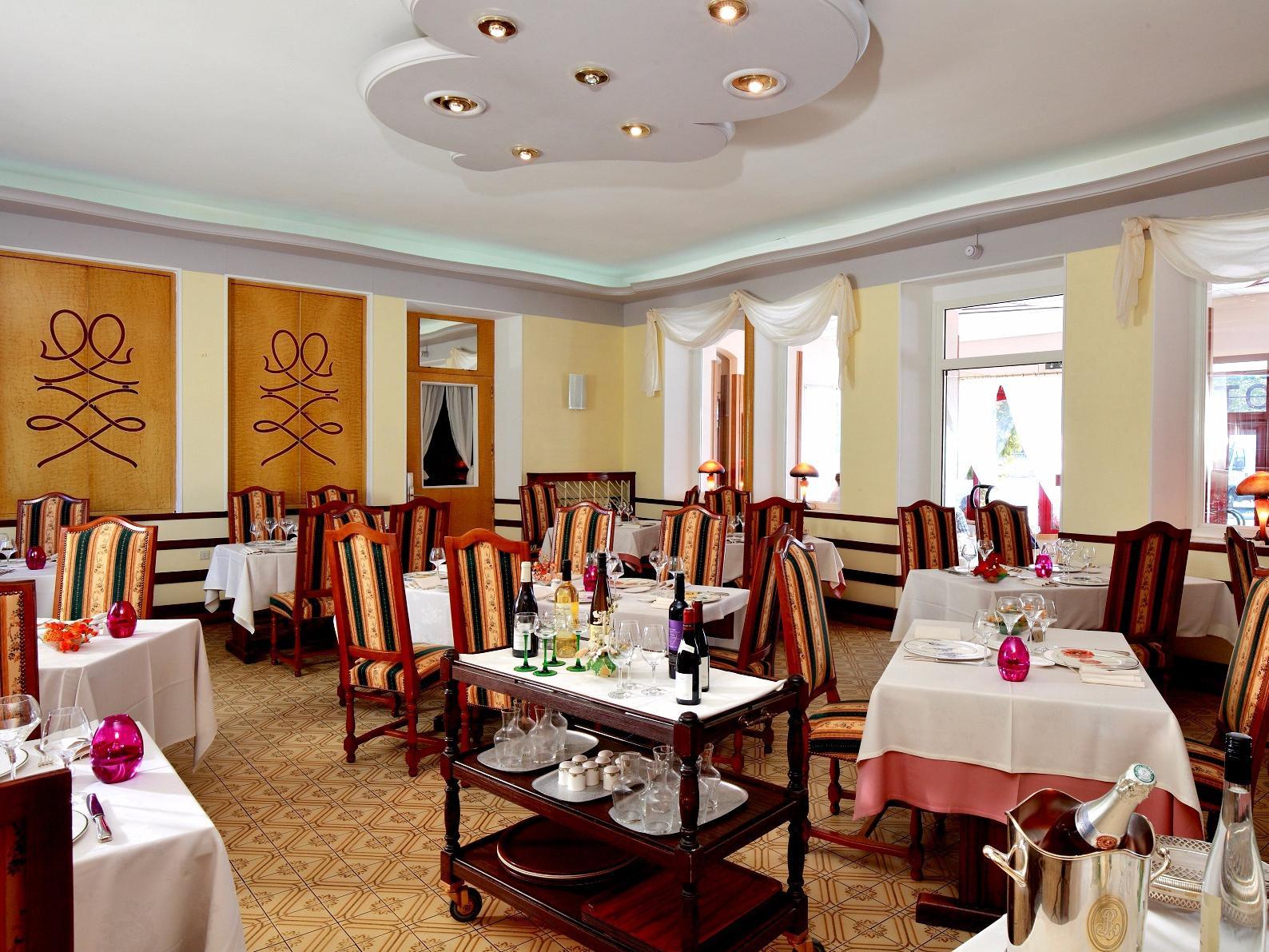 Logis Hotel & Restaurant Des Lacs Celles-sur-Plaine Екстериор снимка