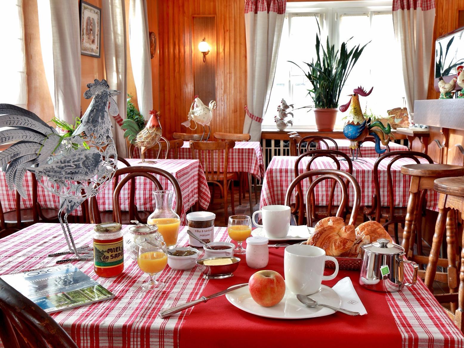 Logis Hotel & Restaurant Des Lacs Celles-sur-Plaine Екстериор снимка