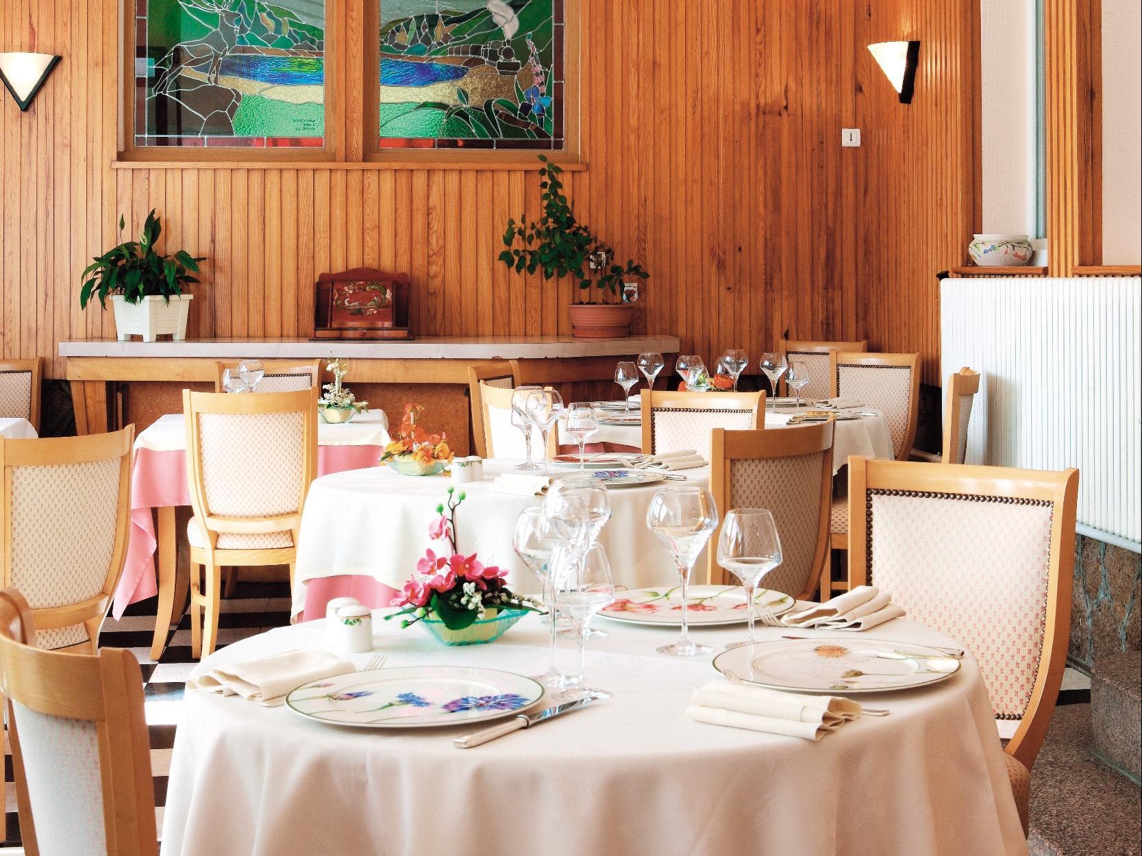 Logis Hotel & Restaurant Des Lacs Celles-sur-Plaine Екстериор снимка