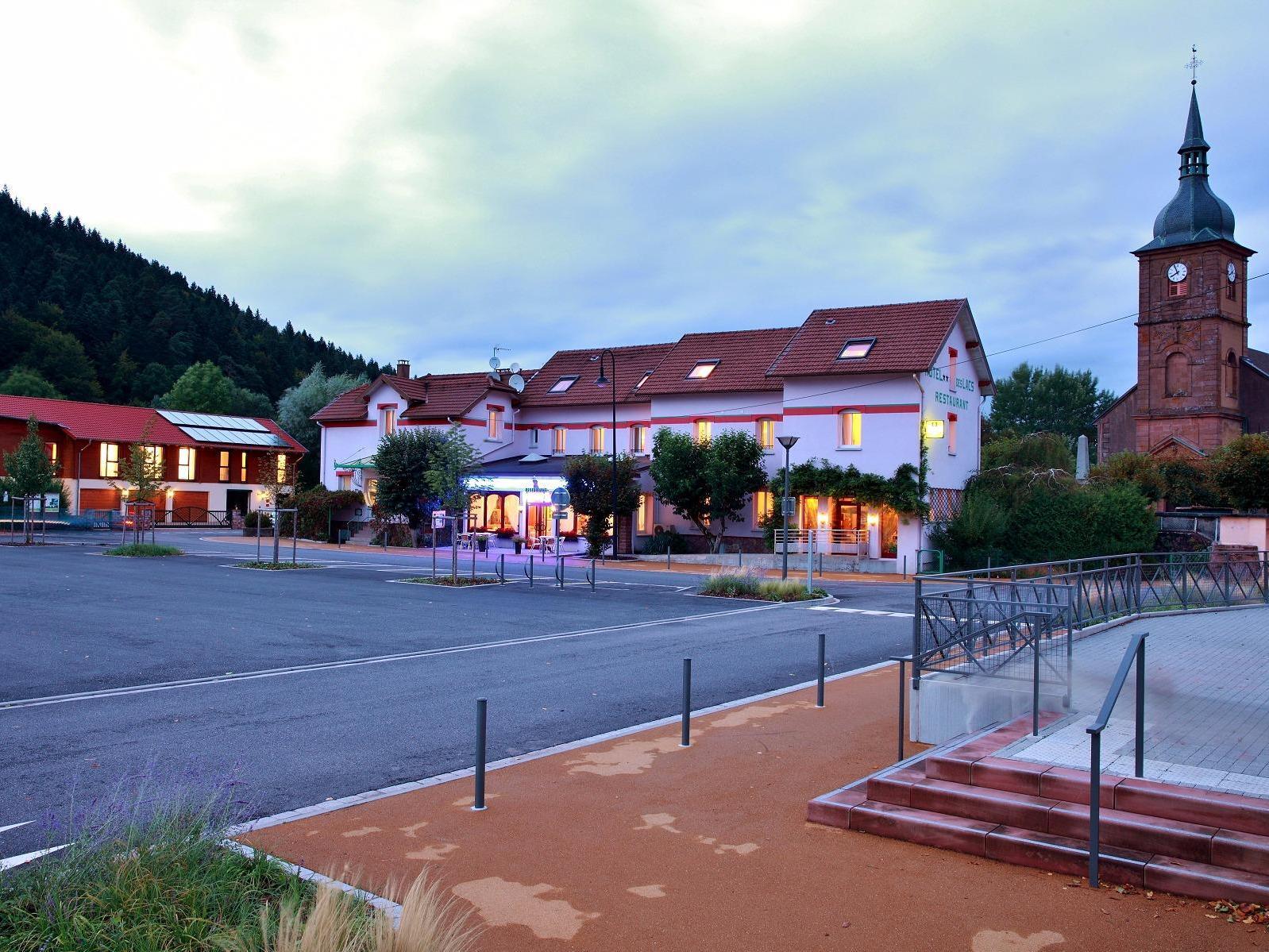 Logis Hotel & Restaurant Des Lacs Celles-sur-Plaine Екстериор снимка