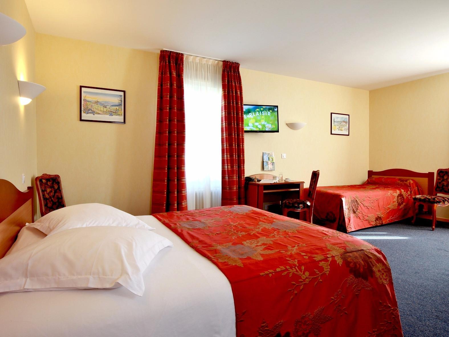 Logis Hotel & Restaurant Des Lacs Celles-sur-Plaine Екстериор снимка