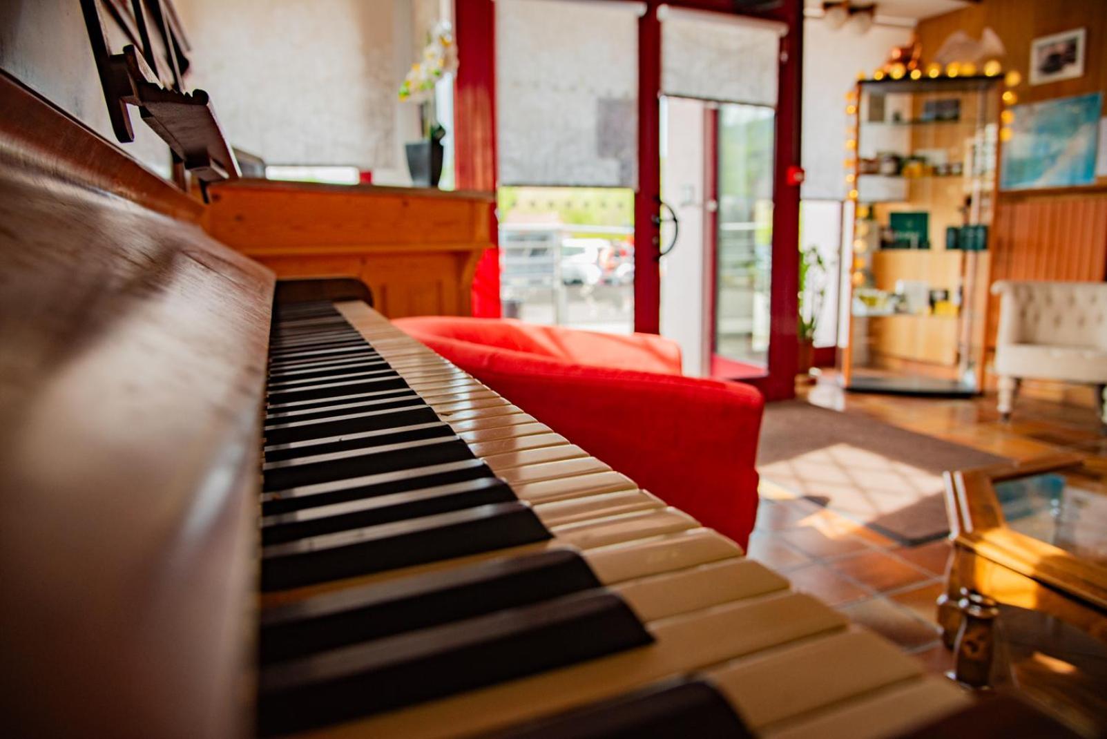 Logis Hotel & Restaurant Des Lacs Celles-sur-Plaine Екстериор снимка