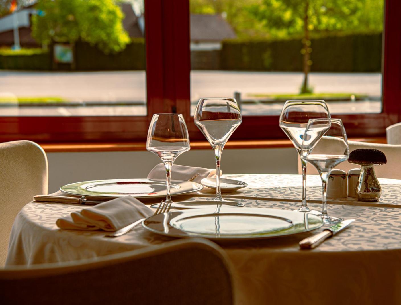 Logis Hotel & Restaurant Des Lacs Celles-sur-Plaine Екстериор снимка