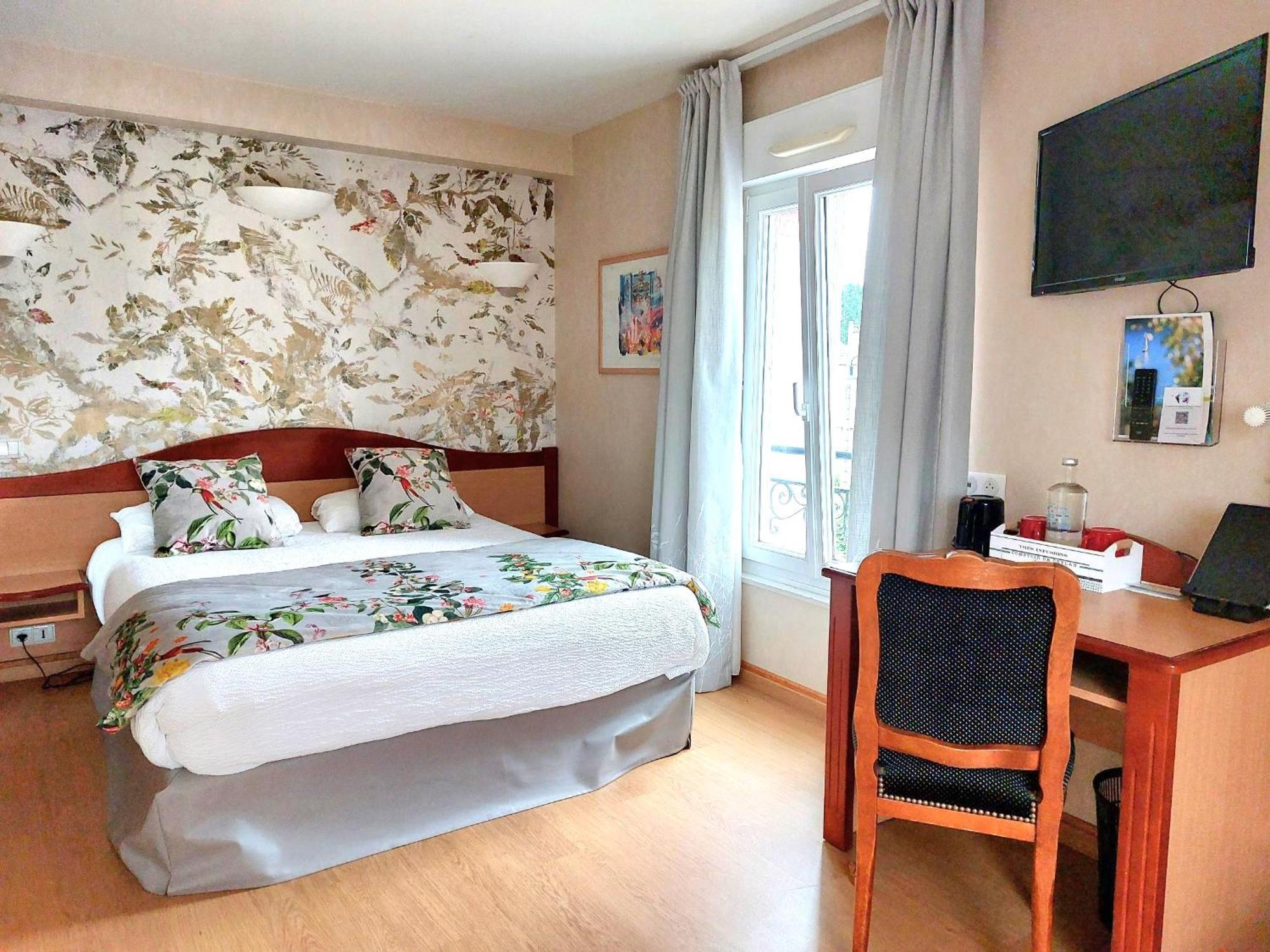 Logis Hotel & Restaurant Des Lacs Celles-sur-Plaine Екстериор снимка