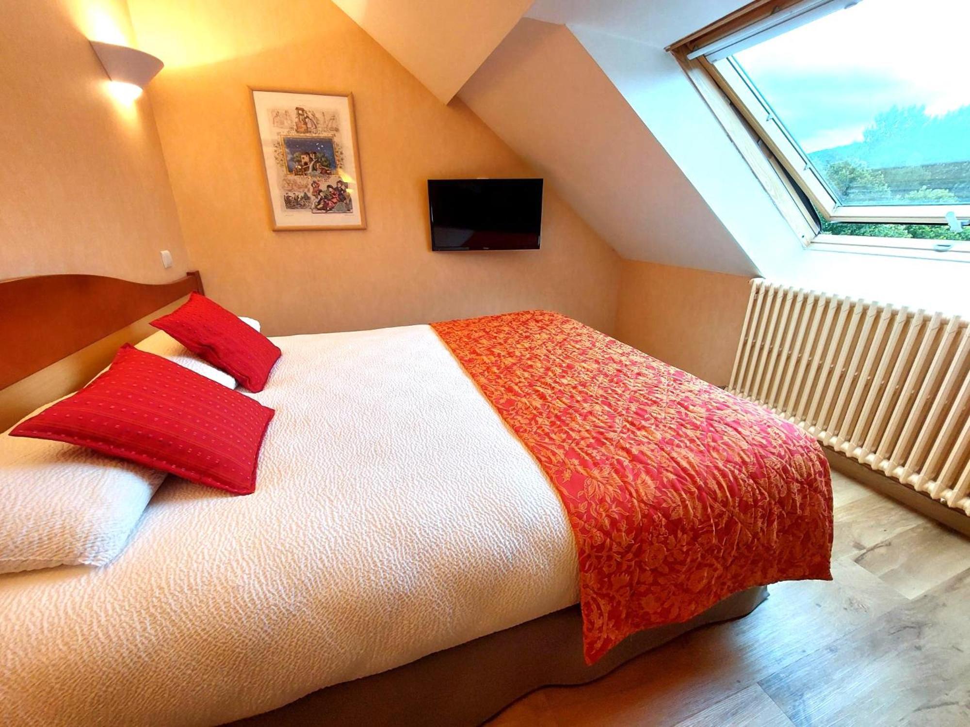 Logis Hotel & Restaurant Des Lacs Celles-sur-Plaine Екстериор снимка