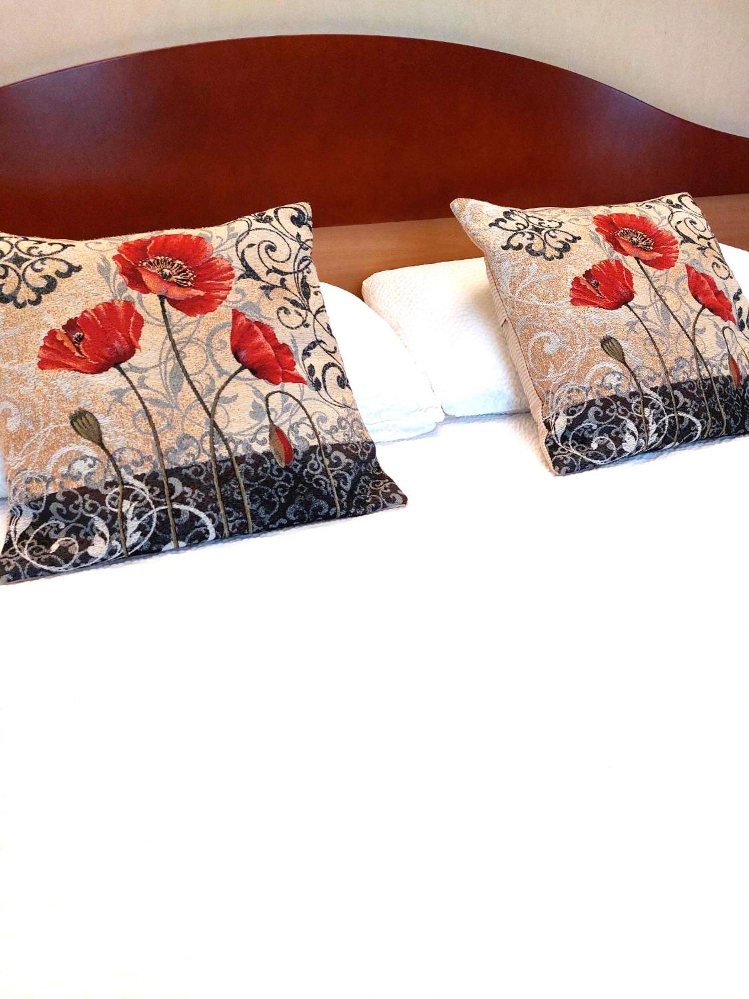 Logis Hotel & Restaurant Des Lacs Celles-sur-Plaine Екстериор снимка