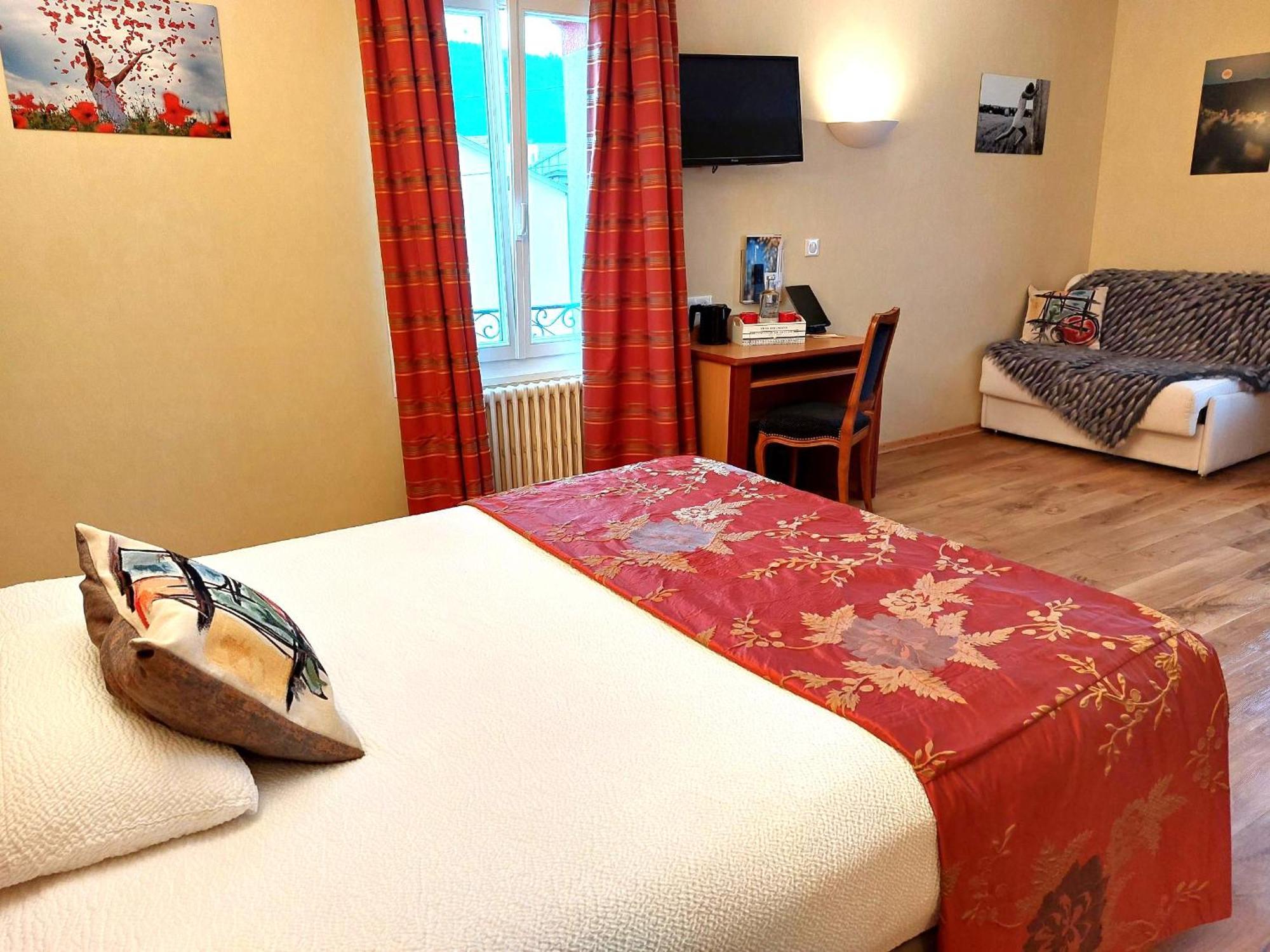 Logis Hotel & Restaurant Des Lacs Celles-sur-Plaine Екстериор снимка