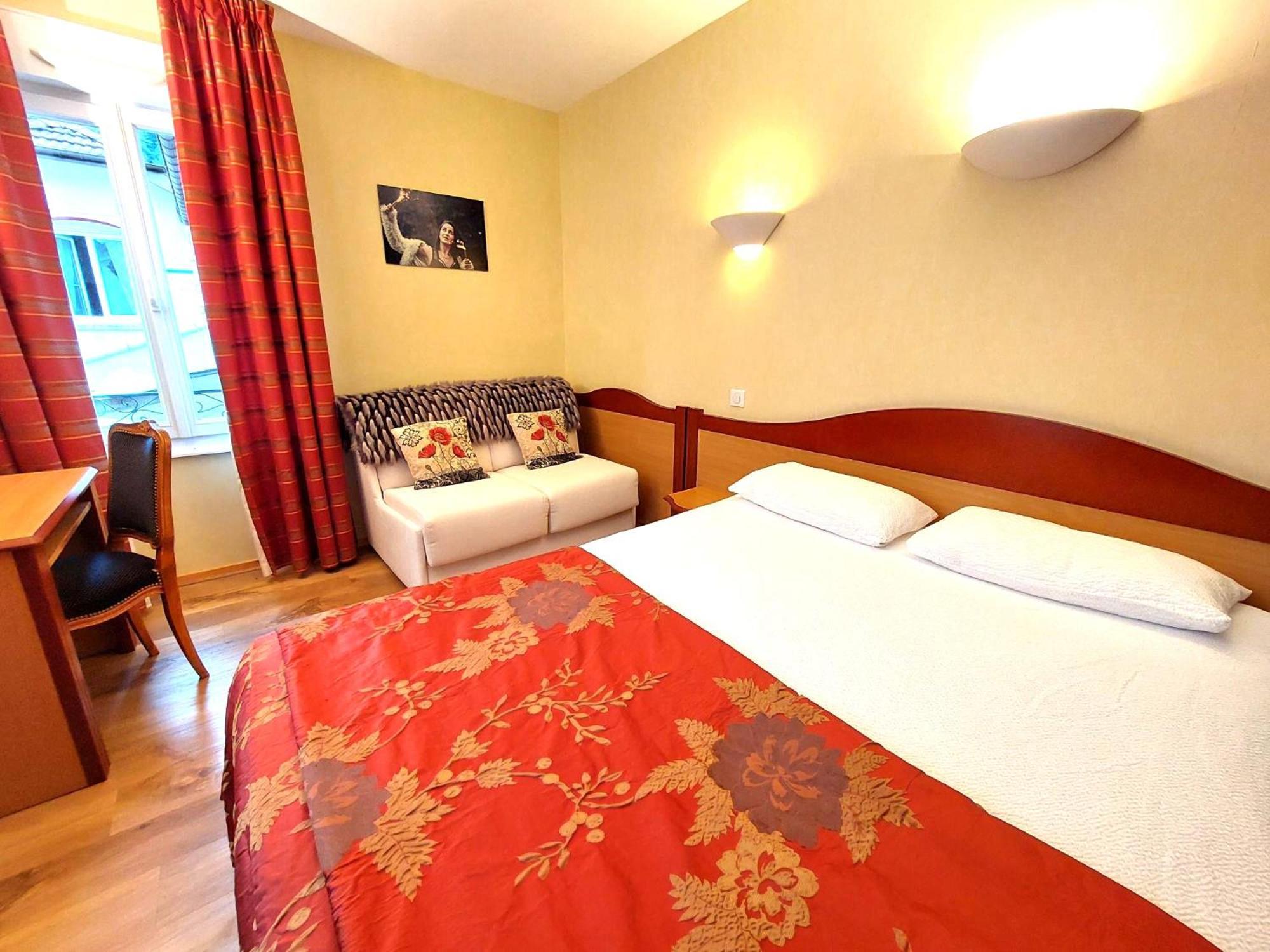 Logis Hotel & Restaurant Des Lacs Celles-sur-Plaine Екстериор снимка