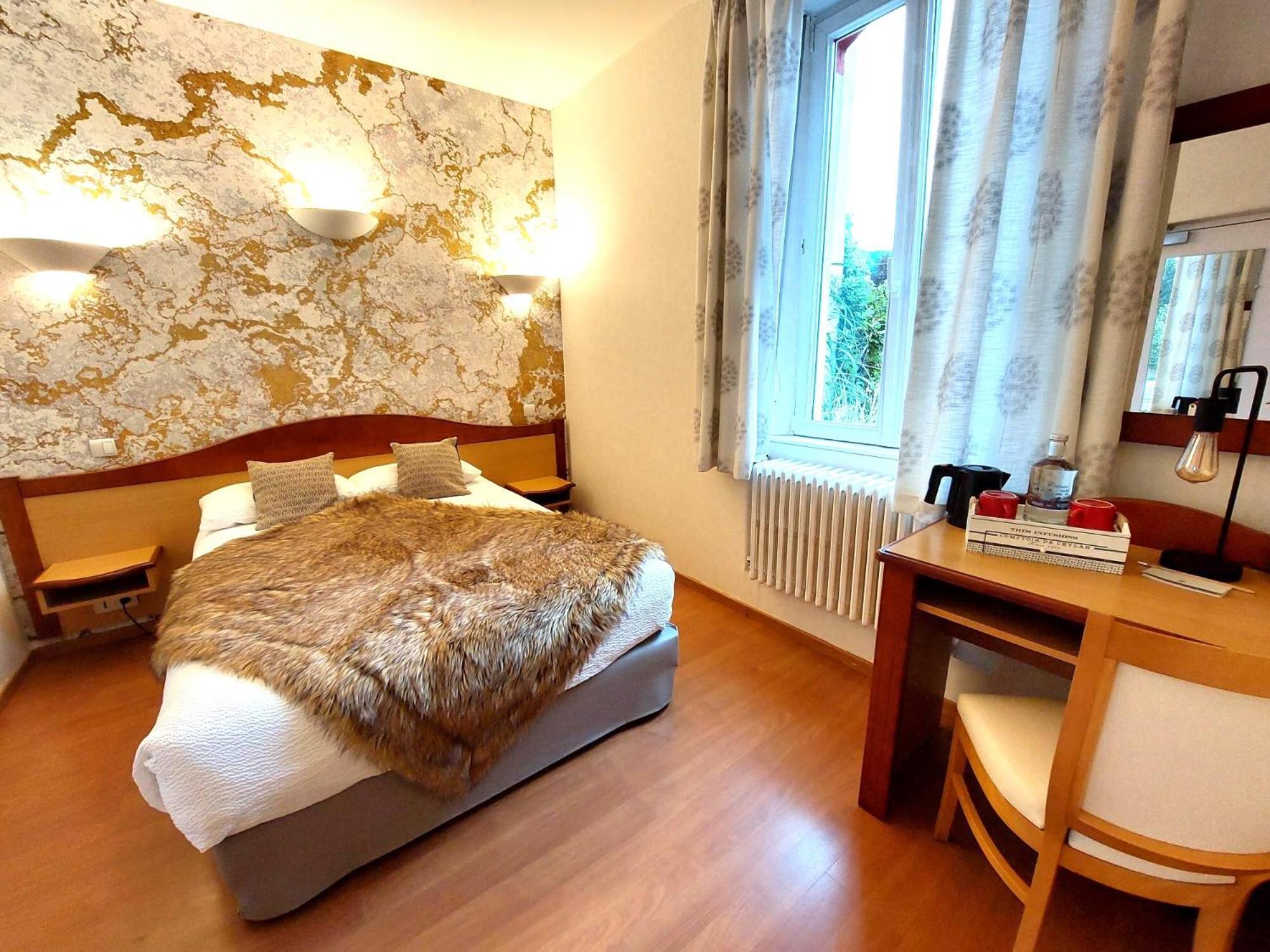 Logis Hotel & Restaurant Des Lacs Celles-sur-Plaine Екстериор снимка