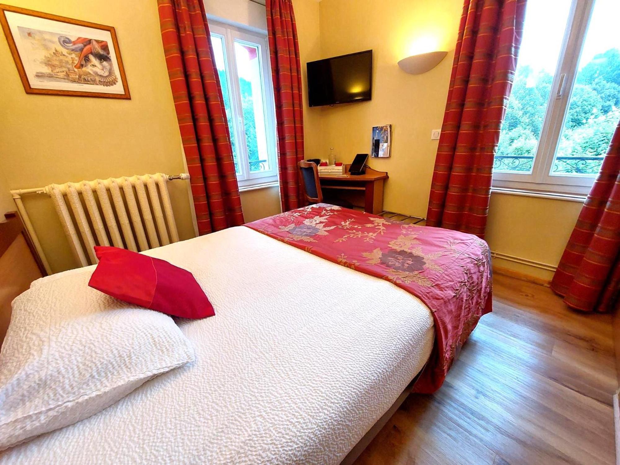 Logis Hotel & Restaurant Des Lacs Celles-sur-Plaine Екстериор снимка