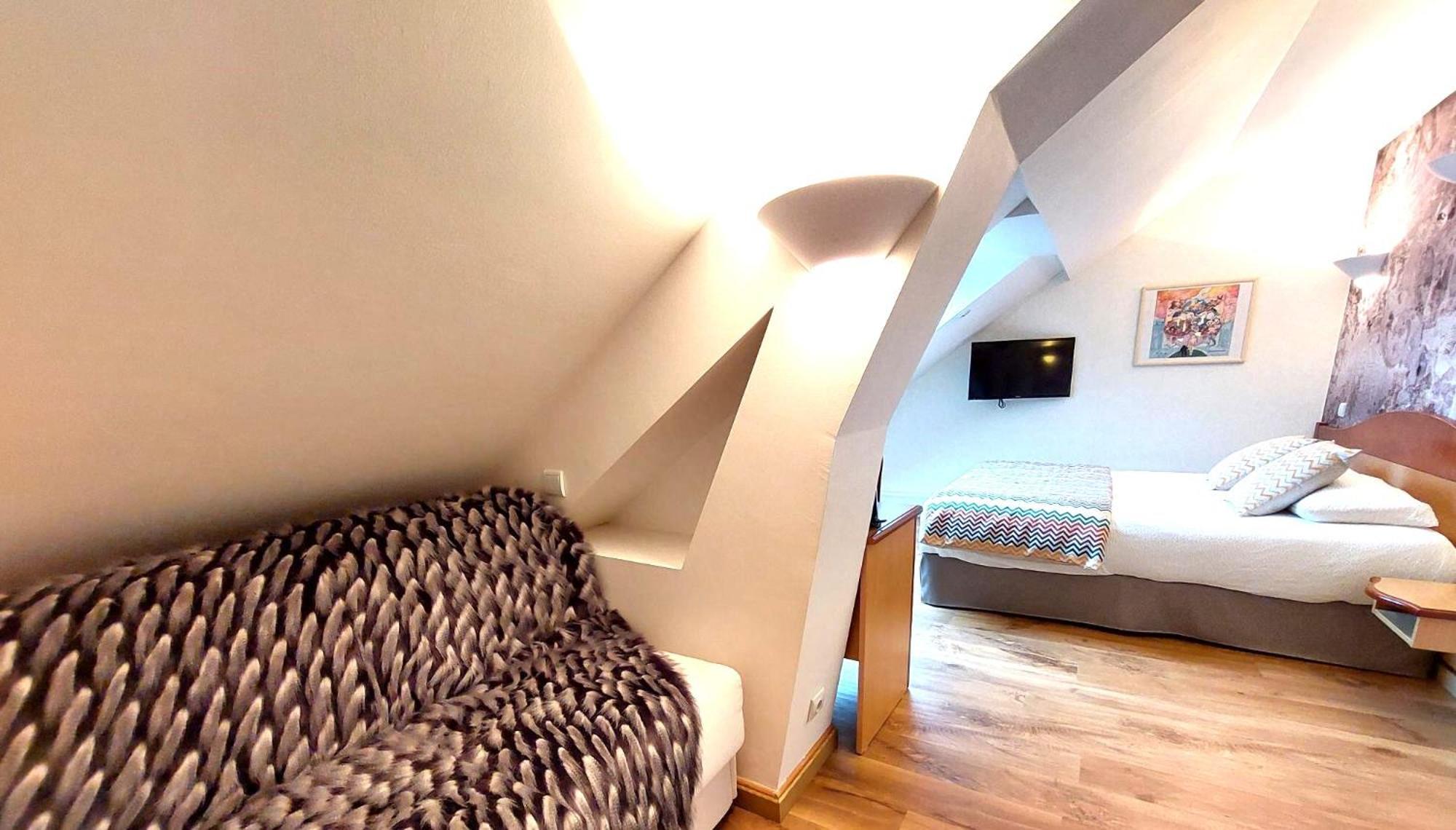 Logis Hotel & Restaurant Des Lacs Celles-sur-Plaine Екстериор снимка