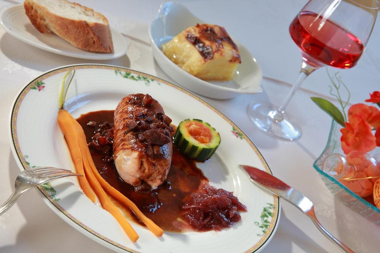 Logis Hotel & Restaurant Des Lacs Celles-sur-Plaine Екстериор снимка
